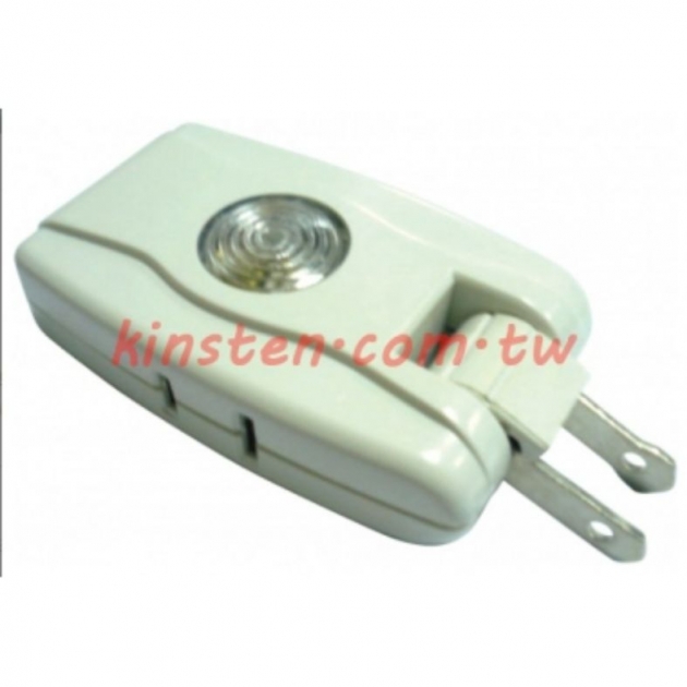 帶燈轉向三面插 78Y-61E AC 125V/ 15A /1650W